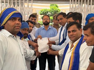 Chandrashekhar Azad: कथित अभद्रता के विरोध में गौतमबुद्ध नगर में प्रदर्शन, राष्ट्रपति के नाम सौंपा ज्ञापन Chandrashekhar Azad: कथित अभद्रता के विरोध में गौतमबुद्ध नगर में प्रदर्शन, राष्ट्रपति के नाम सौंपा ज्ञापन