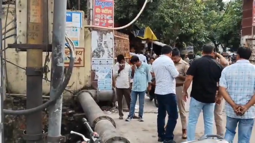 Hapur News : हापुड़ नगर पालिका गेट के पास नाले में मिला अज्ञात शव, पुलिस ने शुरू की जांच Hapur News : हापुड़ नगर पालिका गेट के पास नाले में मिला अज्ञात शव, पुलिस ने शुरू की जांच