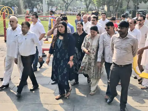 DM Medha Rupam Inspection: ग्रेटर नोएडा के बीटा-1 सेक्टर में डीएम मेधा रूपम ने किया निरीक्षण, समस्याओं के समाधान के निर्देश DM Medha Rupam Inspection: ग्रेटर नोएडा के बीटा-1 सेक्टर में डीएम मेधा रूपम ने किया निरीक्षण, समस्याओं के समाधान के निर्देश