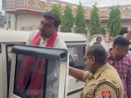 Greater Noida: बंद स्कूल खुलवाने पहुंचे सपा नेता विकास भाटी समेत कई कार्यकर्ता हिरासत में, ‘पाठशाला सुधारो’ के तहत प्रदर्शन Greater Noida: बंद स्कूल खुलवाने पहुंचे सपा नेता विकास भाटी समेत कई कार्यकर्ता हिरासत में, ‘पाठशाला सुधारो’ के तहत प्रदर्शन