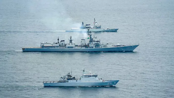 Arabian Sea Naval Collision: अरब सागर में पाकिस्तानी जहाज और भारतीय युद्धपोत की टक्कर, भारत ने दर्ज कराया विरोध Arabian Sea Naval Collision: अरब सागर में पाकिस्तानी जहाज और भारतीय युद्धपोत की टक्कर, भारत ने दर्ज कराया विरोध