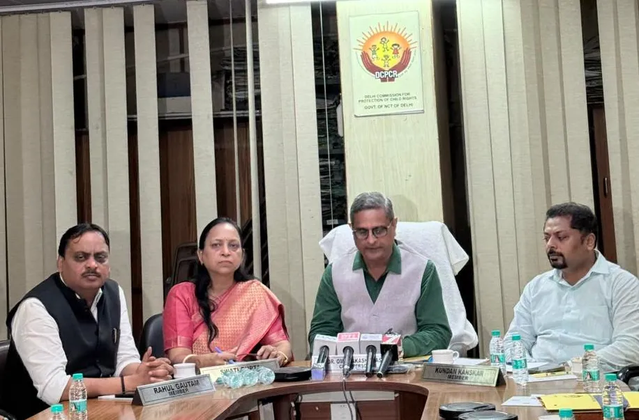 Child Safety: दिल्ली में बाल सुरक्षा को लेकर DCPCR की बड़ी पहल, बाल भिक्षावृत्ति रोकने और स्कूलों में आत्मरक्षा प्रशिक्षण पर जोर Child Safety Delhi, DCPCR Delhi, POCSO Awareness, Child Begging Prevention, Child Rights India
