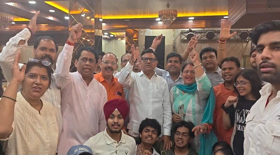 DUSU Election: कृष्णा नगर में ‘युवा तरंग, युवा संवाद’ कार्यक्रम, विधायक डॉ. अनिल गोयल ने डूसू प्रत्याशियों के लिए मांगा समर्थन DUSU Election: कृष्णा नगर में ‘युवा तरंग, युवा संवाद’ कार्यक्रम, विधायक डॉ. अनिल गोयल ने डूसू प्रत्याशियों के लिए मांगा समर्थन