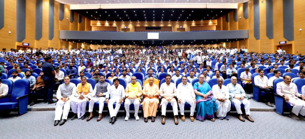 Lucknow : यूपी का मतलब अल्टीमेट पोटेंशियल, टेक्सटाइल सेक्टर बनेगा नई औद्योगिक ताकत- मुख्यमंत्री Lucknow : यूपी का मतलब अल्टीमेट पोटेंशियल, टेक्सटाइल सेक्टर बनेगा नई औद्योगिक ताकत- मुख्यमंत्री