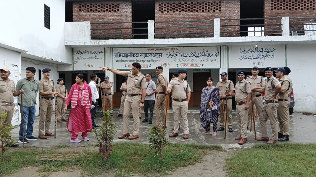 Udham Singh Nagar : बाजपुर में 5 और मदरसों पर प्रशासन का शिकंजा, किए गए सील Udham Singh Nagar : बाजपुर में 5 और मदरसों पर प्रशासन का शिकंजा, किए गए सील