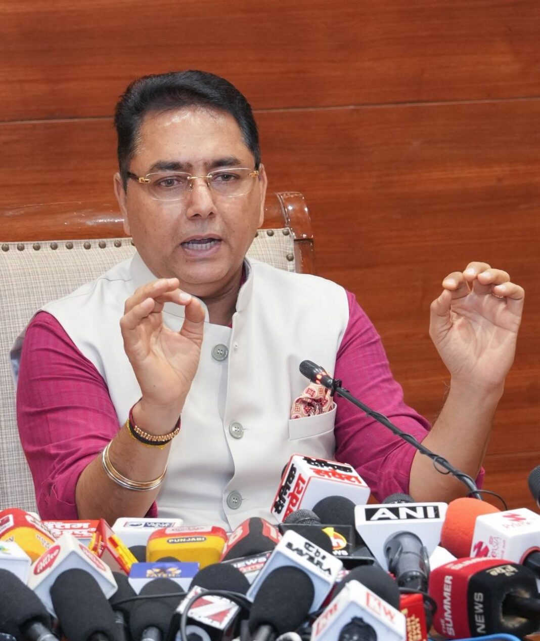 Chandigarh : भगवंत मान सरकार की ओर से कर्मचारियों को जन्माष्टमी का तोहफा, महंगाई भत्ता बढ़ाकर 60 प्रतिशत किया जाएगा Chandigarh : भगवंत मान सरकार की ओर से कर्मचारियों को जन्माष्टमी का तोहफा, महंगाई भत्ता बढ़ाकर 60 प्रतिशत किया जाएगा