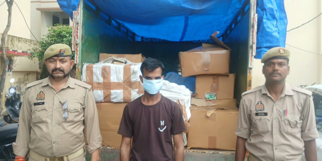 Hapur News : हापुड़ में अवैध पटाखों की बड़ी खेप बरामद, पुलिस ने पिकअप समेत एक को दबोचा Hapur News : हापुड़ में अवैध पटाखों की बड़ी खेप बरामद, पुलिस ने पिकअप समेत एक को दबोचा
