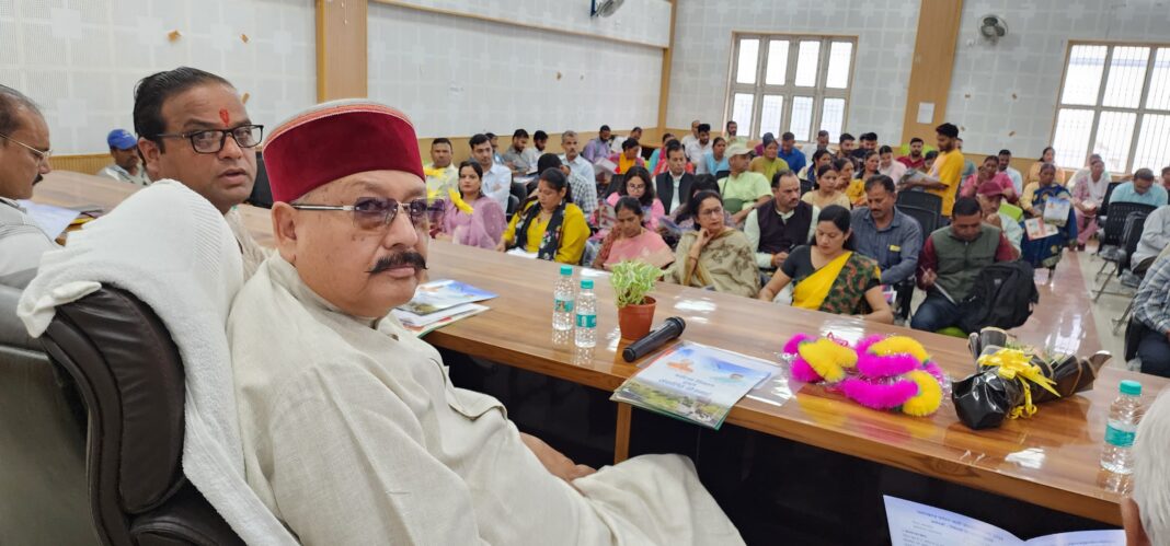 Pauri : महाराज ने मौके पर ही किया जन समस्याओं का निस्तारण Pauri : महाराज ने मौके पर ही किया जन समस्याओं का निस्तारण