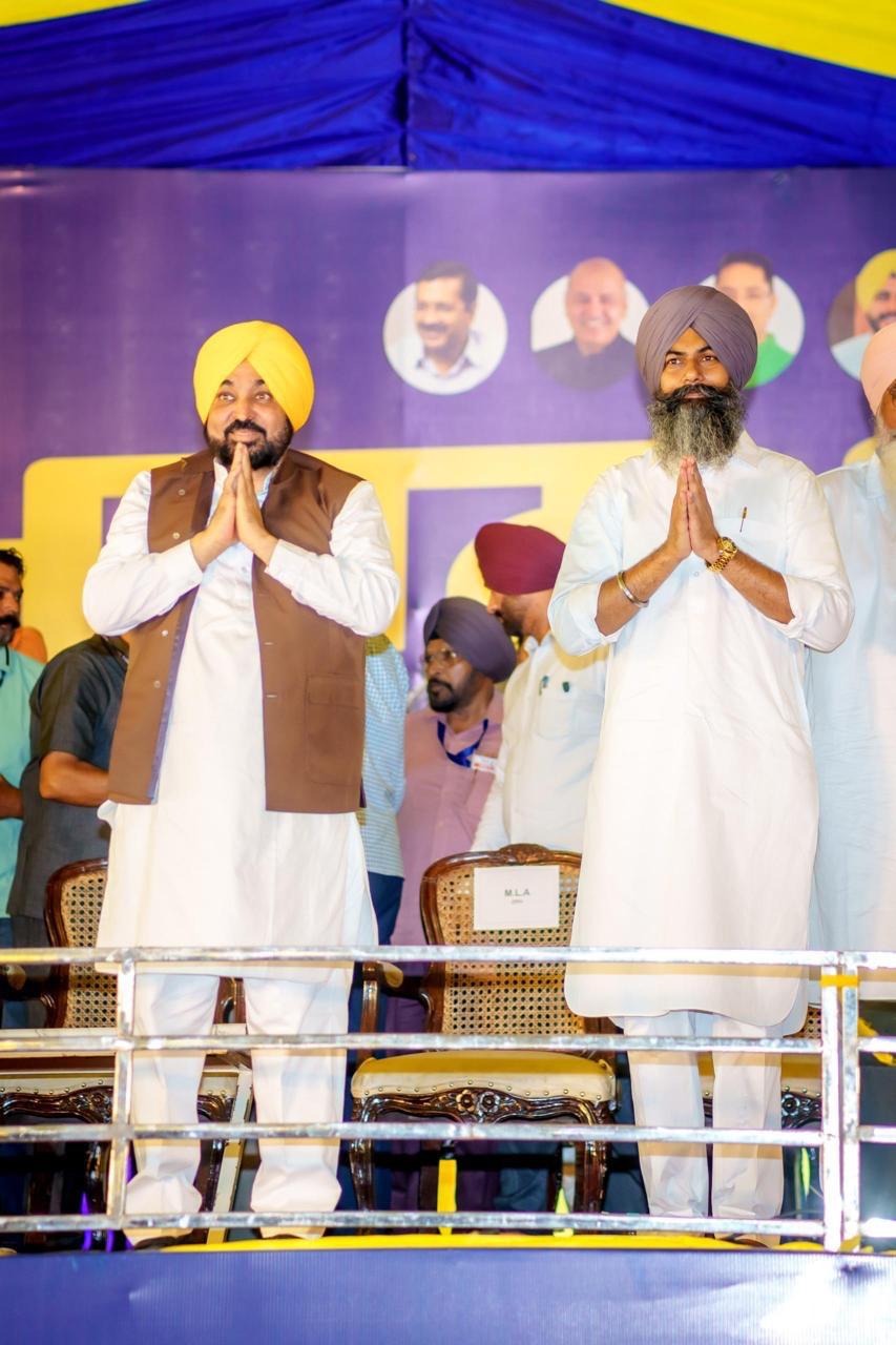 Chandigarh : गुरप्रीत सिंह सेखों हजारों समर्थकों के साथ आप में शामिल Chandigarh : गुरप्रीत सिंह सेखों हजारों समर्थकों के साथ आप में शामिल
