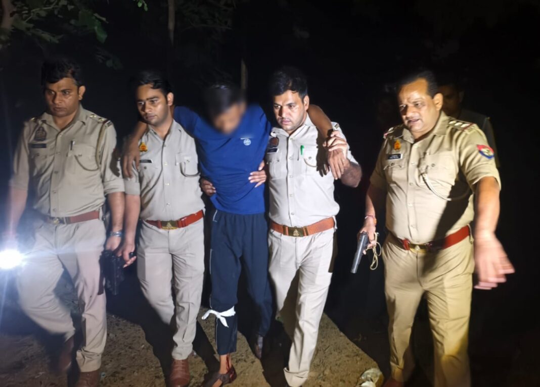 Hapur News : पुलिस और गौ-तस्करों के बीच मुठभेड़, एक बदमाश को लगी गोली, दो दबोचे Hapur News : पुलिस और गौ-तस्करों के बीच मुठभेड़, एक बदमाश को लगी गोली, दो दबोचे