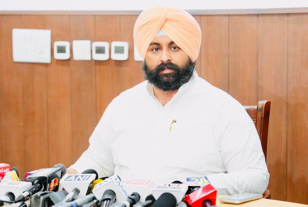 Chandigarh : भगवंत मान सरकार ने ‘सफाई अभियान 2.0’ को 12 सितंबर तक बढ़ाया, 5400 से अधिक शिकायतों का किया निपटारा- हरजोत सिंह बैंस Chandigarh : भगवंत मान सरकार ने ‘सफाई अभियान 2.0’ को 12 सितंबर तक बढ़ाया, 5400 से अधिक शिकायतों का किया निपटारा- हरजोत सिंह बैंस
