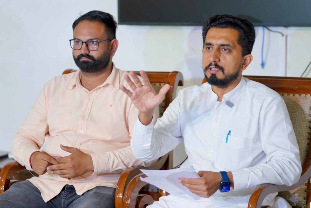 Chandigarh : रोपड़ के विधायक दिनेश चड्ढा ने हिमाचल के औद्योगिक प्रदूषण से पंजाब की जीवनरेखा सतलुज को खतरे का किया खुलासा Chandigarh : रोपड़ के विधायक दिनेश चड्ढा ने हिमाचल के औद्योगिक प्रदूषण से पंजाब की जीवनरेखा सतलुज को खतरे का किया खुलासा