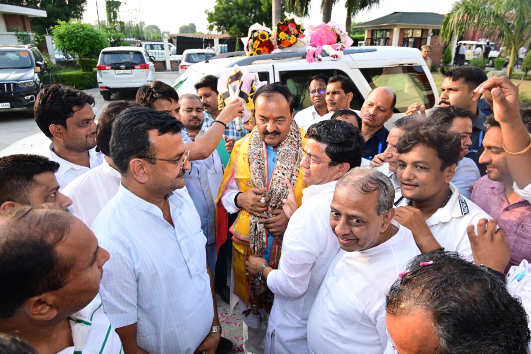 Hapur News : अखिलेश यादव 2017 की स्थिति में पहुंच गए हैं, मुंगेरीलाल के सपने देख रहे हैं- डिप्टी सीएम केशव प्रसाद मौर्य Hapur News : अखिलेश यादव 2017 की स्थिति में पहुंच गए हैं, मुंगेरीलाल के सपने देख रहे हैं- डिप्टी सीएम केशव प्रसाद मौर्य