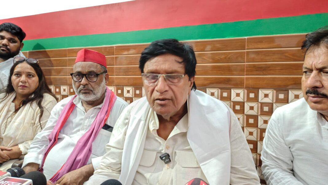 Bulandshahar : बुलंदशहर में सपा का दलित समाज सम्मेलन, रामजी लाल सुमन बोले बूथ स्तर पर संगठन को करें मजबूत Bulandshahar : बुलंदशहर में सपा का दलित समाज सम्मेलन, रामजी लाल सुमन बोले बूथ स्तर पर संगठन को करें मजबूत