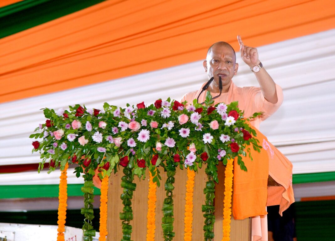 Gorakhpur : 2017 के पहले प्रदेश का माहौल खराब कर रखा था सपा के गुंडों ने, बेटियों को करते थे परेशान- मुख्यमंत्री Gorakhpur : 2017 के पहले प्रदेश का माहौल खराब कर रखा था सपा के गुंडों ने, बेटियों को करते थे परेशान- मुख्यमंत्री