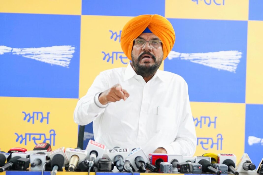 Chandigarh : ईडी की कार्रवाई कोई एजेंसी रेड नहीं, बल्कि दिल्ली का पंजाब पर हमला है, पंजाबियों ने कभी ऐसी ताकतों के आगे कभी नहीं सिर नहीं झुकाया- कुलदीप सिंह धालीवाल Chandigarh : ईडी की कार्रवाई कोई एजेंसी रेड नहीं, बल्कि दिल्ली का पंजाब पर हमला है, पंजाबियों ने कभी ऐसी ताकतों के आगे कभी नहीं सिर नहीं झुकाया- कुलदीप सिंह धालीवाल