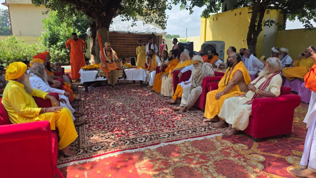 Mathura : मथुरा में शंकराचार्य स्वामी अधोक्षजानंद का चतुर्मास व्रत संपन्न, वैदिक मंत्रोच्चार के साथ हुई पूर्णाहुति Mathura : मथुरा में शंकराचार्य स्वामी अधोक्षजानंद का चतुर्मास व्रत संपन्न, वैदिक मंत्रोच्चार के साथ हुई पूर्णाहुति
