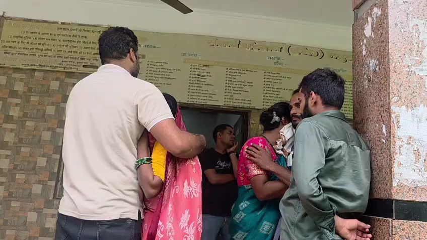 Mathura : वृंदावन में प्रेमानंद महाराज के आश्रम के साधक की संदिग्ध मौत, परिजनों ने लगाए गंभीर आरोप Mathura : वृंदावन में प्रेमानंद महाराज के आश्रम के साधक की संदिग्ध मौत, परिजनों ने लगाए गंभीर आरोप
