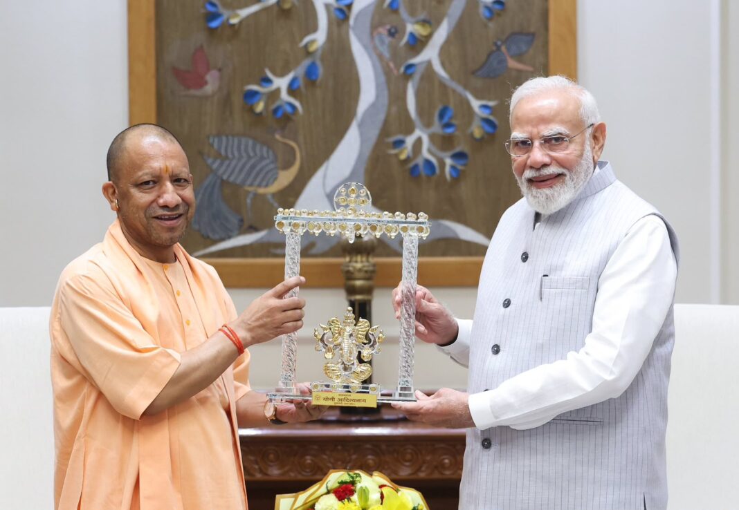 New Delhi : दिल्ली में प्रधानमंत्री आवास पर प्रधानमंत्री नरेंद्र मोदी से मिले मुख्यमंत्री योगी आदित्यनाथ New Delhi : दिल्ली में प्रधानमंत्री आवास पर प्रधानमंत्री नरेंद्र मोदी से मिले मुख्यमंत्री योगी आदित्यनाथ