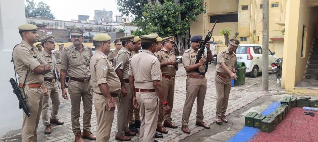 Hapur News : हापुड़ कोतवाली में एएसपी ने किया वार्षिक निरीक्षण, डीआईजी दौरे से पहले परखी व्यवस्थाएं Hapur News : हापुड़ कोतवाली में एएसपी ने किया वार्षिक निरीक्षण, डीआईजी दौरे से पहले परखी व्यवस्थाएं