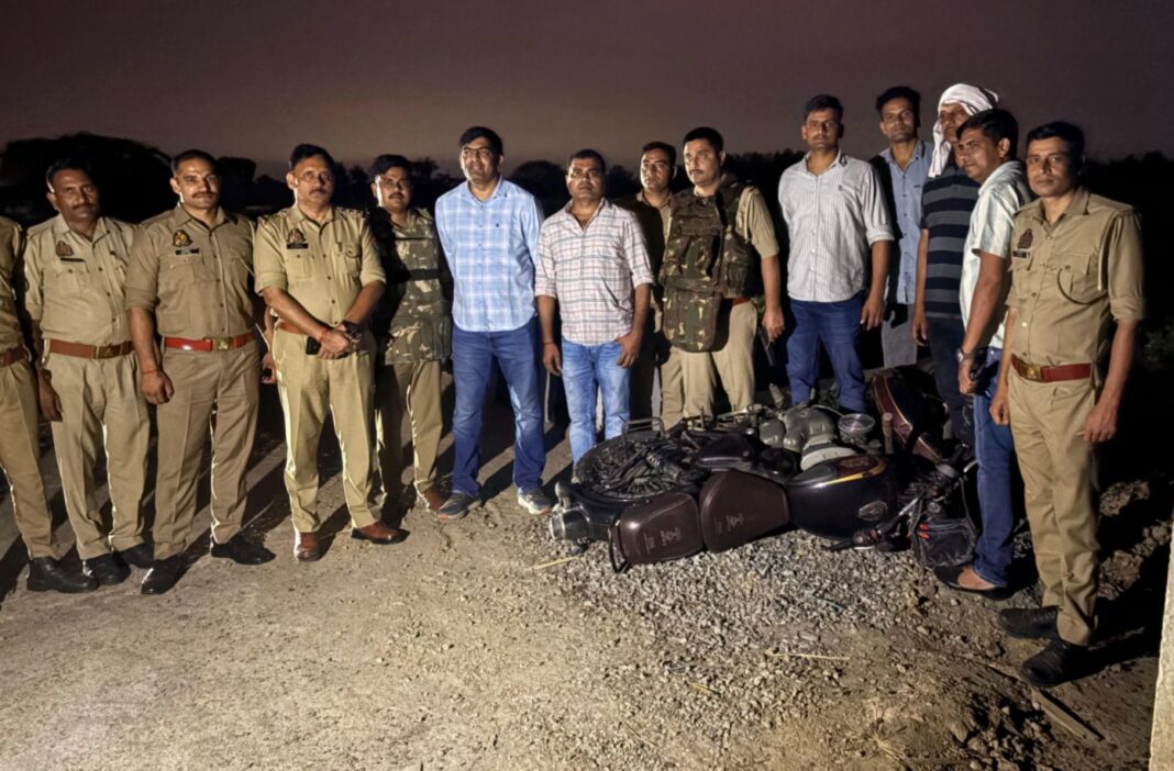 Mathura : मथुरा में पुलिस मुठभेड़ में युवती को बहला फुसलाकर भगाने वाला आरोपी गिरफ्तार, पैर में लगी गोली Mathura : मथुरा में पुलिस मुठभेड़ में युवती को बहला फुसलाकर भगाने वाला आरोपी गिरफ्तार, पैर में लगी गोली