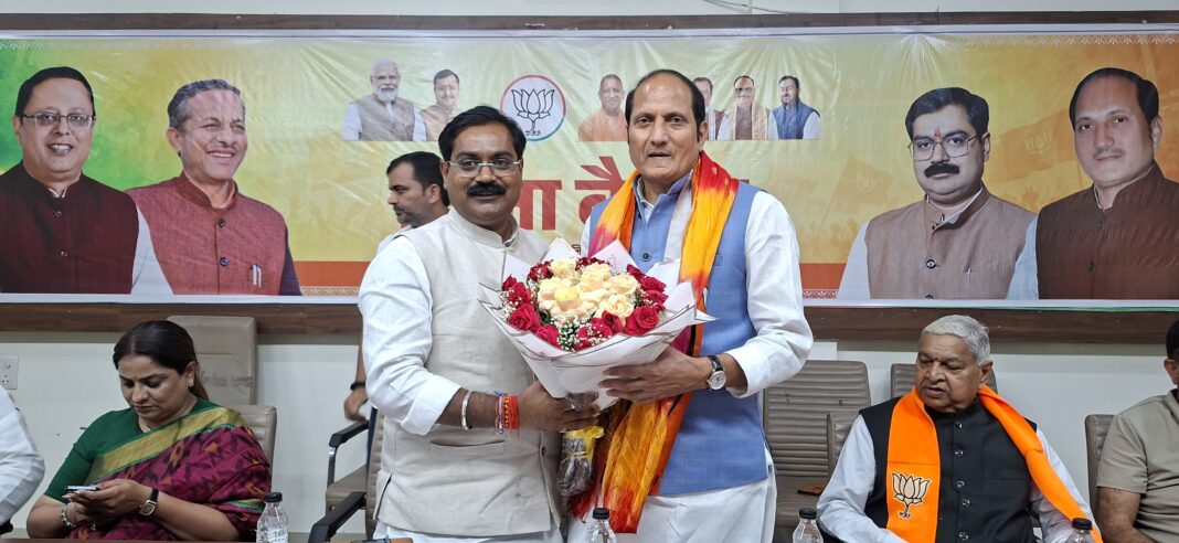 Bulandshahar : बुलंदशहर में शिक्षक-स्नातक एमएलसी चुनाव को लेकर भाजपा ने कसी कमर Bulandshahar : बुलंदशहर में शिक्षक-स्नातक एमएलसी चुनाव को लेकर भाजपा ने कसी कमर