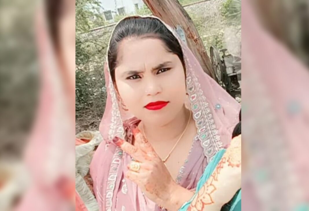 Hapur News : हापुड़ में महिला की संदिग्ध हालत में मौत, मायके वालों ने लगाया दहेज हत्या का आरोप Hapur News : हापुड़ में महिला की संदिग्ध हालत में मौत, मायके वालों ने लगाया दहेज हत्या का आरोप