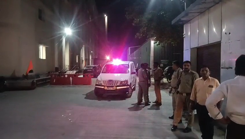 Hapur News : रोडरेज में 22 साल के युवक की हत्या, दोस्त के साथ लौट रहा था घर Hapur News : रोडरेज में 22 साल के युवक की हत्या, दोस्त के साथ लौट रहा था घर