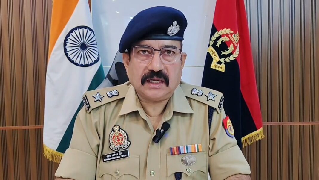 Hapur News : हापुड़ में फायरिंग के बाद एसपी का एक्शन, नगर कोतवाल लाइन हाजिर, दीपक चतुर्वेदी बने नए सीओ सिटी Hapur News : हापुड़ में फायरिंग के बाद एसपी का एक्शन, नगर कोतवाल लाइन हाजिर, दीपक चतुर्वेदी बने नए सीओ सिटी