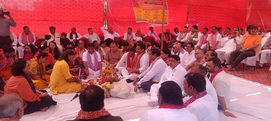 Ramleela Bhoomi Pujan: सेक्टर-46 में भूमि पूजन और ध्वजारोहण के साथ रामलीला की तैयारियां शुरू, 11 से 22 अक्टूबर तक होगा मंचन Ramleela Bhoomi Pujan: सेक्टर-46 में भूमि पूजन और ध्वजारोहण के साथ रामलीला की तैयारियां शुरू, 11 से 22 अक्टूबर तक होगा मंचन