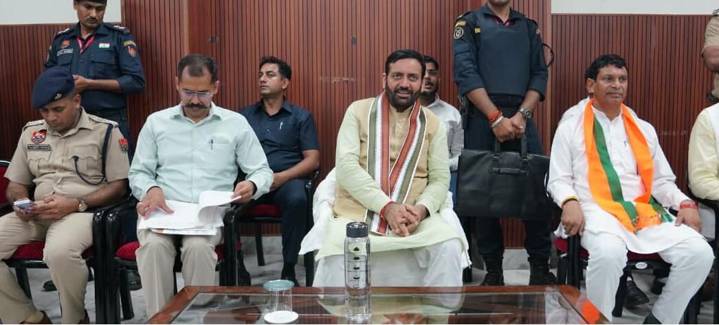 Haryana Government Jobs: सरकार ने पिछले 12 साल में प्रदेश के 2 लाख युवाओं को बिना खर्ची पर्ची दी सरकारी नौकरी: नायब सिंह सैनी Haryana Government Jobs: सरकार ने पिछले 12 साल में प्रदेश के 2 लाख युवाओं को बिना खर्ची पर्ची दी सरकारी नौकरी: नायब सिंह सैनी