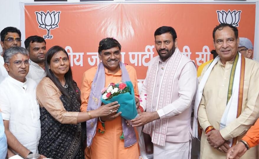 Haryana BJP: प्रधानमंत्री मोदी के 25 वर्षों के सेवा-सुशासन को जन-जन तक पहुंचाने में जुटें कार्यकर्ता : नायब सिंह सैनी Haryana BJP: प्रधानमंत्री मोदी के 25 वर्षों के सेवा-सुशासन को जन-जन तक पहुंचाने में जुटें कार्यकर्ता : नायब सिंह सैनी