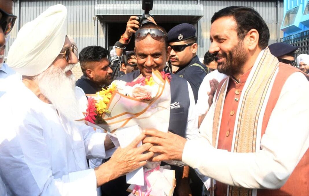 Punjab Haryana Industry: मुख्यमंत्री नायब सिंह सिंह सैनी का पंजाब और हरियाणा के उद्योगपतियों से आह्वान Punjab Haryana Industry: मुख्यमंत्री नायब सिंह सिंह सैनी का पंजाब और हरियाणा के उद्योगपतियों से आह्वान