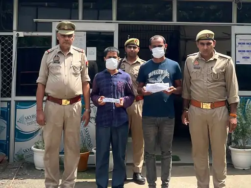 Priest Kidnapping: मन्नत पूरी नहीं हुई तो पुरोहित को बनाया बंधक, एक लाख रुपये की रंगदारी मांगने वाले दो आरोपी नोएडा में गिरफ्तार Priest Kidnapping: मन्नत पूरी नहीं हुई तो पुरोहित को बनाया बंधक, एक लाख रुपये की रंगदारी मांगने वाले दो आरोपी नोएडा में गिरफ्तार