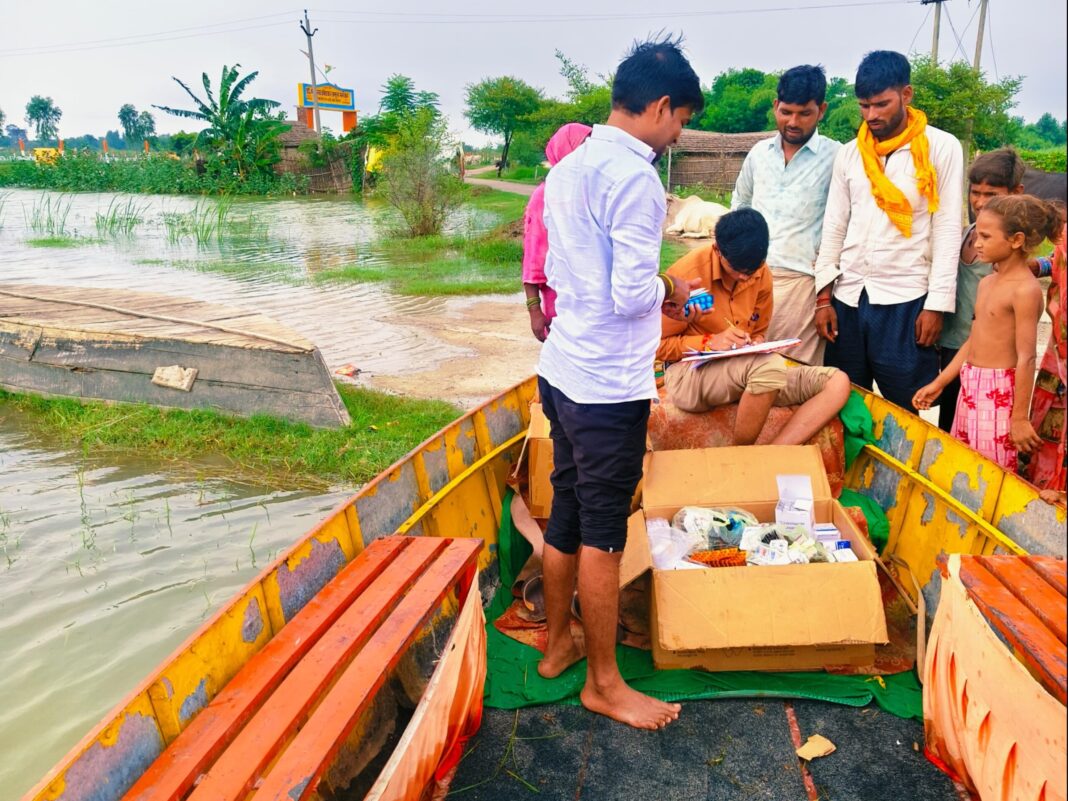 Lucknow : योगी सरकार का बाढ़ प्रभावितों के लिए राहत अभियान जारी, हर मोर्चे पर लगातार मुस्तैदी Lucknow : योगी सरकार का बाढ़ प्रभावितों के लिए राहत अभियान जारी, हर मोर्चे पर लगातार मुस्तैदी