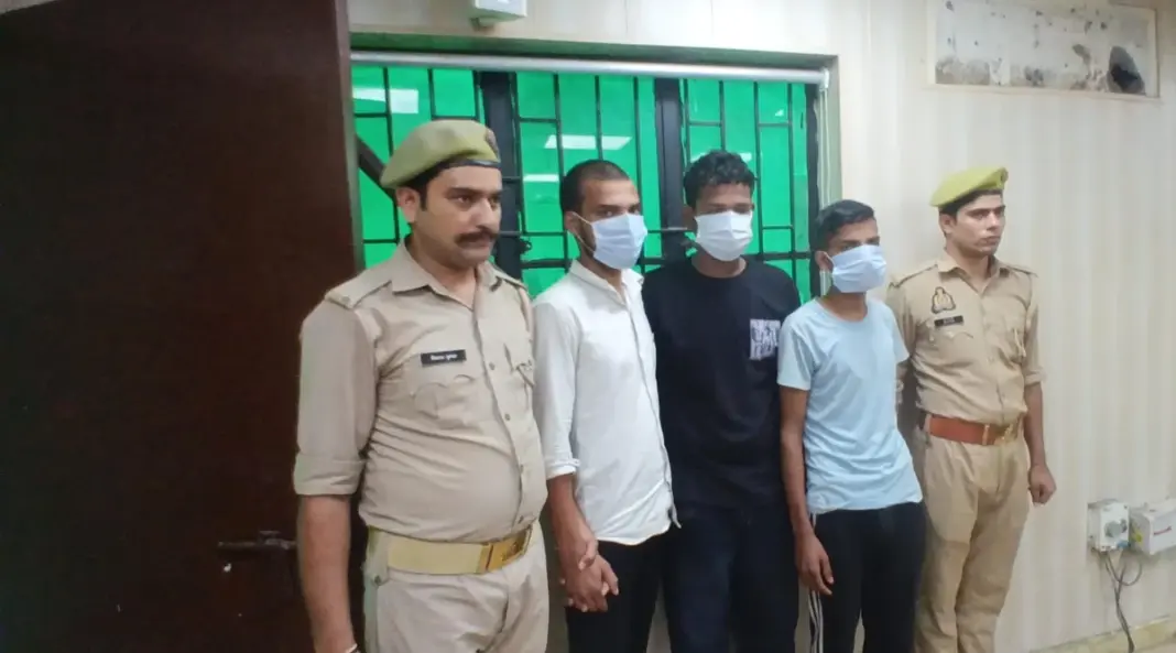 Mobile Snatching Gang: नोएडा में मोबाइल चोरी और स्नैचिंग करने वाले गैंग का खुलासा, तीन आरोपी गिरफ्तार; दो बाल अपचारी संरक्षण में Mobile Snatching Gang: नोएडा में मोबाइल चोरी और स्नैचिंग करने वाले गैंग का खुलासा, तीन आरोपी गिरफ्तार; दो बाल अपचारी संरक्षण में