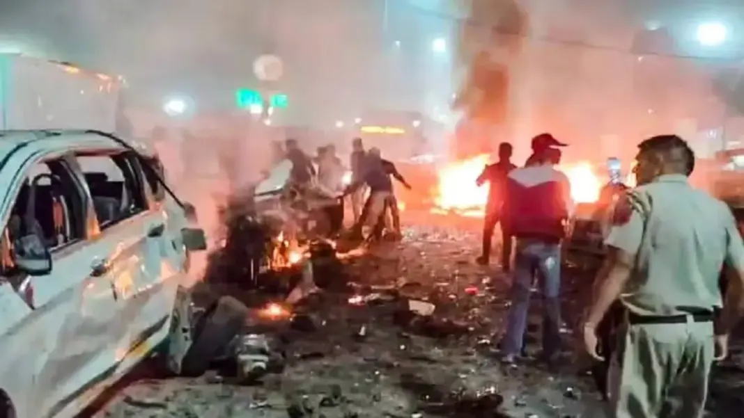 Red Fort Blast: लाल किला कार धमाका था आत्मघाती हमला, उमर उन नबी ने कार के अंदर से एक्टिवेट किया था IED; NIA का दावा Red Fort Blast, NIA Chargesheet, Umer Un Nabi, Delhi Terror Attack, Red Fort Suicide Bombing