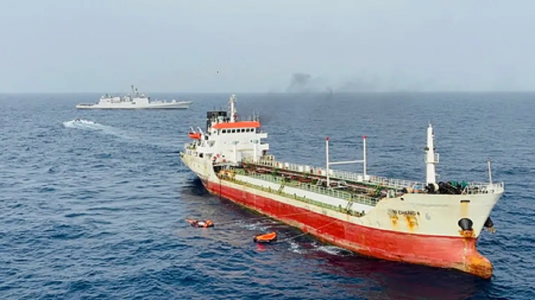 Coast Guard Rescue: पारादीप के पास 9 हजार टन पाम ऑयल से लदा टैंकर संकट में फंसा, 23 क्रू मेंबर सुरक्षित Indian Coast Guard, MT Seagull 9, Paradip Coast, Odisha Maritime Rescue, Palm Oil Tanker