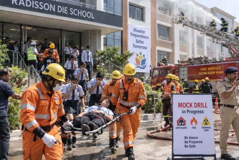 Disaster Mock Drill: गौतमबुद्ध नगर में भूकंप, आग और रासायनिक रिसाव से बचाव का अभ्यास, तीन स्थानों पर हुई मॉक ड्रिल Disaster Mock Drill: गौतमबुद्ध नगर में भूकंप, आग और रासायनिक रिसाव से बचाव का अभ्यास, तीन स्थानों पर हुई मॉक ड्रिल