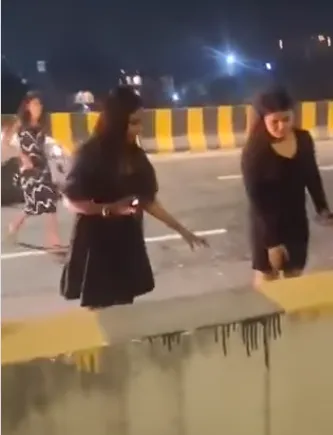 Elevated Road Assault: भंगेल एलिवेटेड रोड पर मारपीट का वीडियो वायरल, सात महीने बाद परिचित युवक के खिलाफ केस दर्ज Elevated Road Assault: भंगेल एलिवेटेड रोड पर मारपीट का वीडियो वायरल, सात महीने बाद परिचित युवक के खिलाफ केस दर्ज