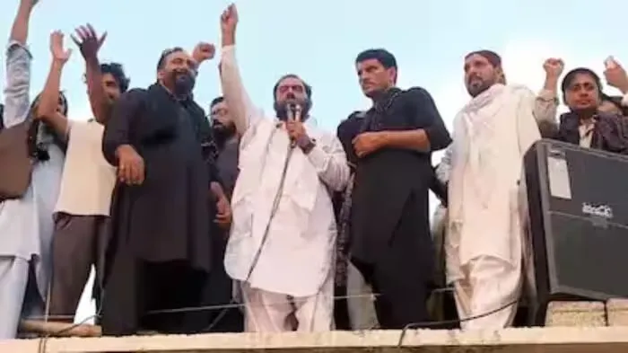 PoK Protest: 25 हजार लोगों की भीड़ ने पाकिस्तान के खिलाफ प्रदर्शन किया, भारत से जुड़ने की मांग का दावा PoK Protest, Pakistan Occupied Kashmir, Sardar Aman Khan, LoC Protest, Poonch Mendhar