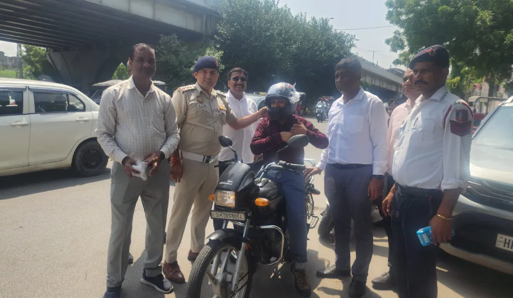 Traffic Awareness, Road Safety Delhi, Keshav Chowk, Delhi Traffic Police, Helmet Safety