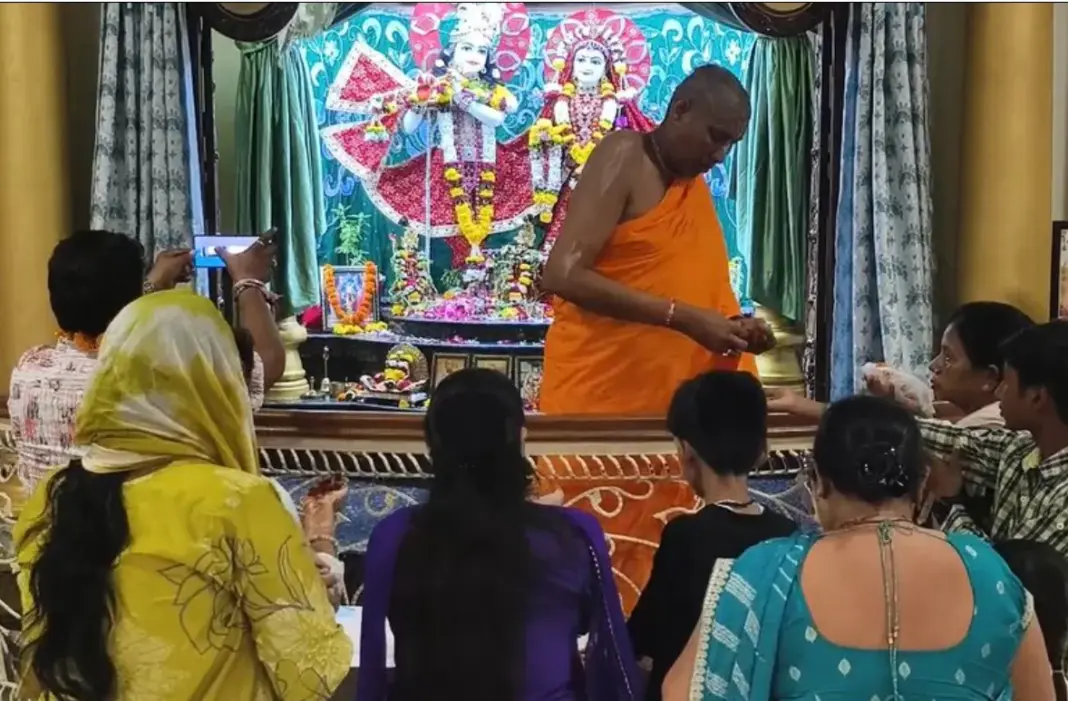 Janmashtami Celebration: नोएडा के मंदिरों में जन्माष्टमी की भव्य तैयारी, इस्कॉन में दिव्य श्रृंगार और रॉक शो; बर्फ से बनेगा 12 फीट ऊंचा शिवलिंग Janmashtami Celebration: नोएडा के मंदिरों में जन्माष्टमी की भव्य तैयारी, इस्कॉन में दिव्य श्रृंगार और रॉक शो; बर्फ से बनेगा 12 फीट ऊंचा शिवलिंग