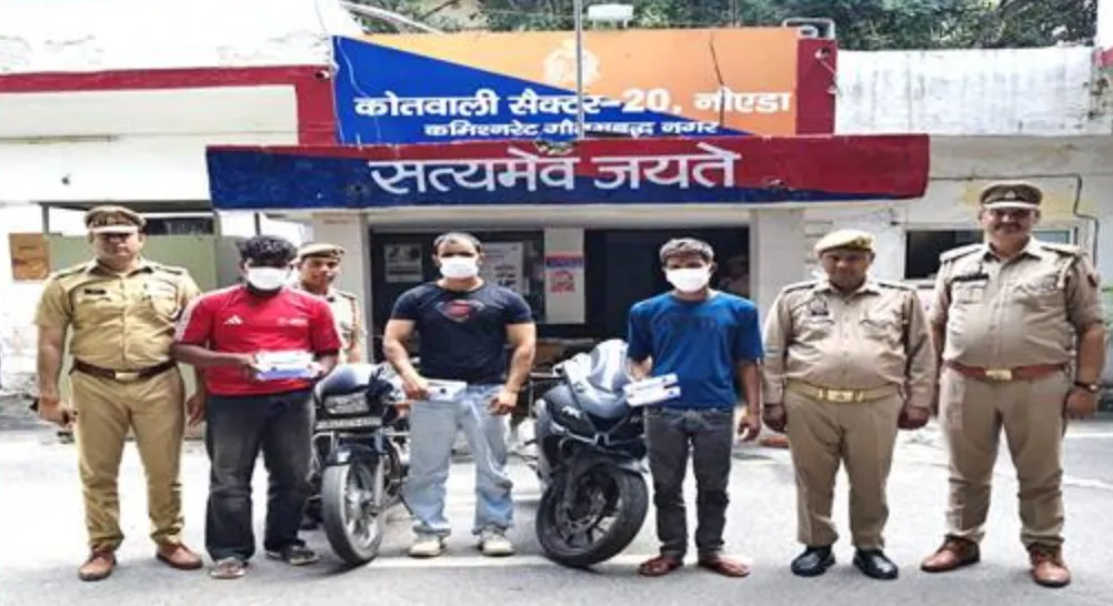 Noida Mobile Snatching: मोबाइल झपटमारी का आरोपी गिरफ्तार, नाबालिग साथी भी पकड़ा; तमंचा-कारतूस और दो फोन बरामद Noida Mobile Snatching: मोबाइल झपटमारी का आरोपी गिरफ्तार, नाबालिग साथी भी पकड़ा; तमंचा-कारतूस और दो फोन बरामद