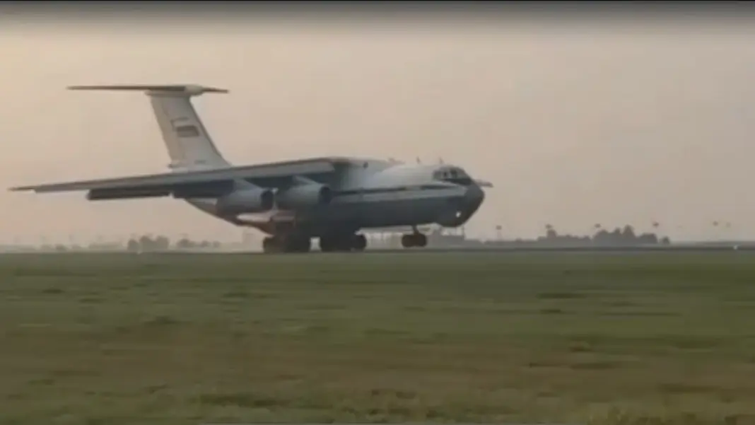 Russian Military Aircraft: नोएडा इंटरनेशनल एयरपोर्ट पर उतरा रूसी सेना का IL-76 विमान, पहली बार विदेशी सैन्य विमान की लैंडिंग Russian Military Aircraft: नोएडा इंटरनेशनल एयरपोर्ट पर उतरा रूसी सेना का IL-76 विमान, पहली बार विदेशी सैन्य विमान की लैंडिंग