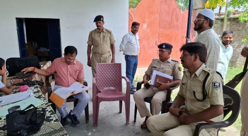 Supaul Madrasa Incident: मिठाई-समोसा खाने के बाद चार छात्राएं बेहोश, इलाज के दौरान 10 वर्षीय बच्ची की मौत Supaul Madrasa Incident