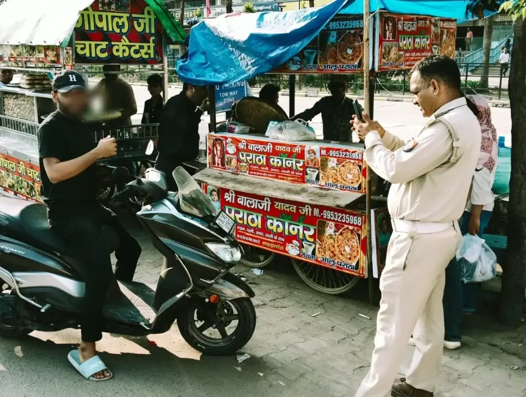 Car Theft: चोरी की हुंडई एक्सटर पर फर्जी नंबर प्लेट लगाकर घूम रहा था युवक, पुलिस ने दबोचा Car Theft: चोरी की हुंडई एक्सटर पर फर्जी नंबर प्लेट लगाकर घूम रहा था युवक, पुलिस ने दबोचा