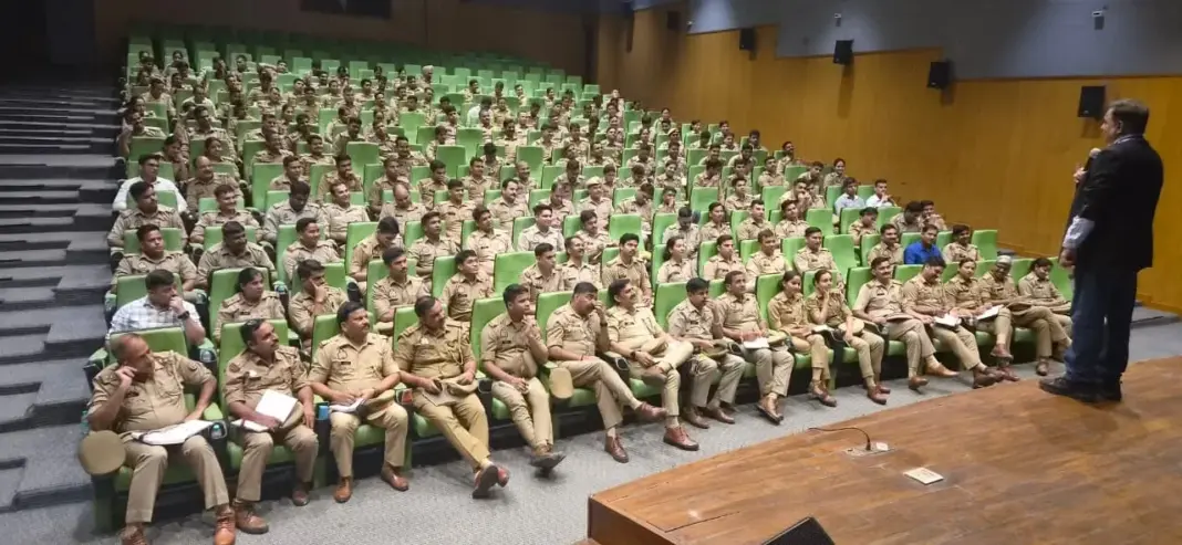 Cyber Crime Training: साइबर ठगी के नए तरीकों से निपटने के लिए पुलिसकर्मियों को प्रशिक्षण, डिजिटल साक्ष्य से क्रिप्टोकरेंसी तक की मिली जानकारी Cyber Crime Training: साइबर ठगी के नए तरीकों से निपटने के लिए पुलिसकर्मियों को प्रशिक्षण, डिजिटल साक्ष्य से क्रिप्टोकरेंसी तक की मिली जानकारी