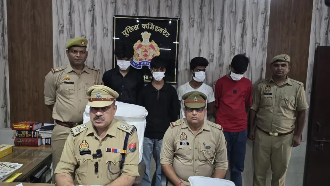 Robbery Gang: इंजीनियर से हथियार के बल पर लूट करने वाले चार आरोपी गिरफ्तार, 24 मोबाइल और लैपटॉप बरामद Robbery Gang: इंजीनियर से हथियार के बल पर लूट करने वाले चार आरोपी गिरफ्तार, 24 मोबाइल और लैपटॉप बरामद