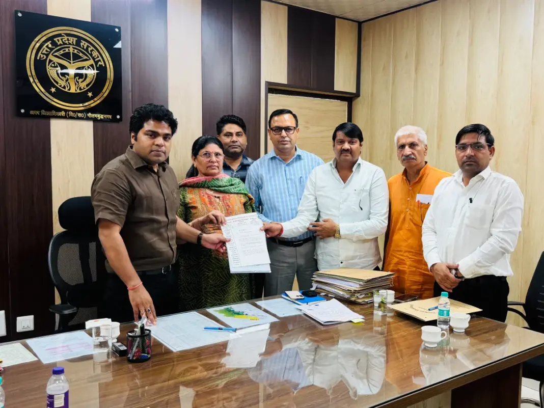 Greater Noida Beta-1 Development: सेक्टर बीटा-1 के विकास कार्यों में तेजी, RWA की अधिकारियों से बैठक; 1-2 माह में काम पूरा कराने का आश्वासन Greater Noida Beta-1 Development: सेक्टर बीटा-1 के विकास कार्यों में तेजी, RWA की अधिकारियों से बैठक; 1-2 माह में काम पूरा कराने का आश्वासन